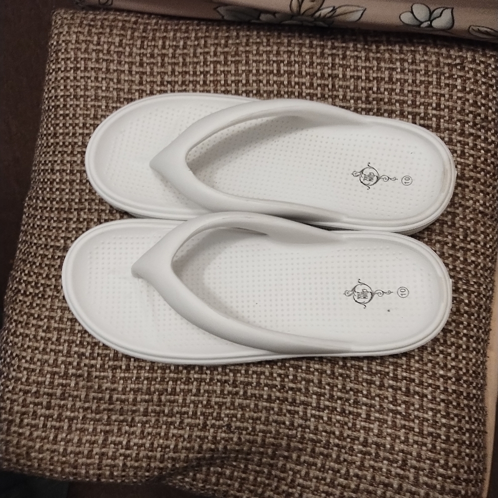 Sole Mates Unisex Throng White Flip Flops Size 10 Causal,Beach, Pool - Picture 3 of 6